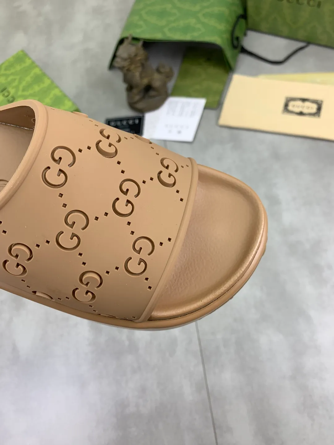Men's Men's Shoes 💰P300💰[New Style] High Version 🎁🎁🎁 GUCCI New Year of the Snake casual slippers, original official website, perfect workmanship, transmitting a kind of noble luxury, sublimating its definition of luxury in Gucci's high-end extraordinary craftsmanship. Original Gucci double G combination outsole, code number: 35-46, complete package